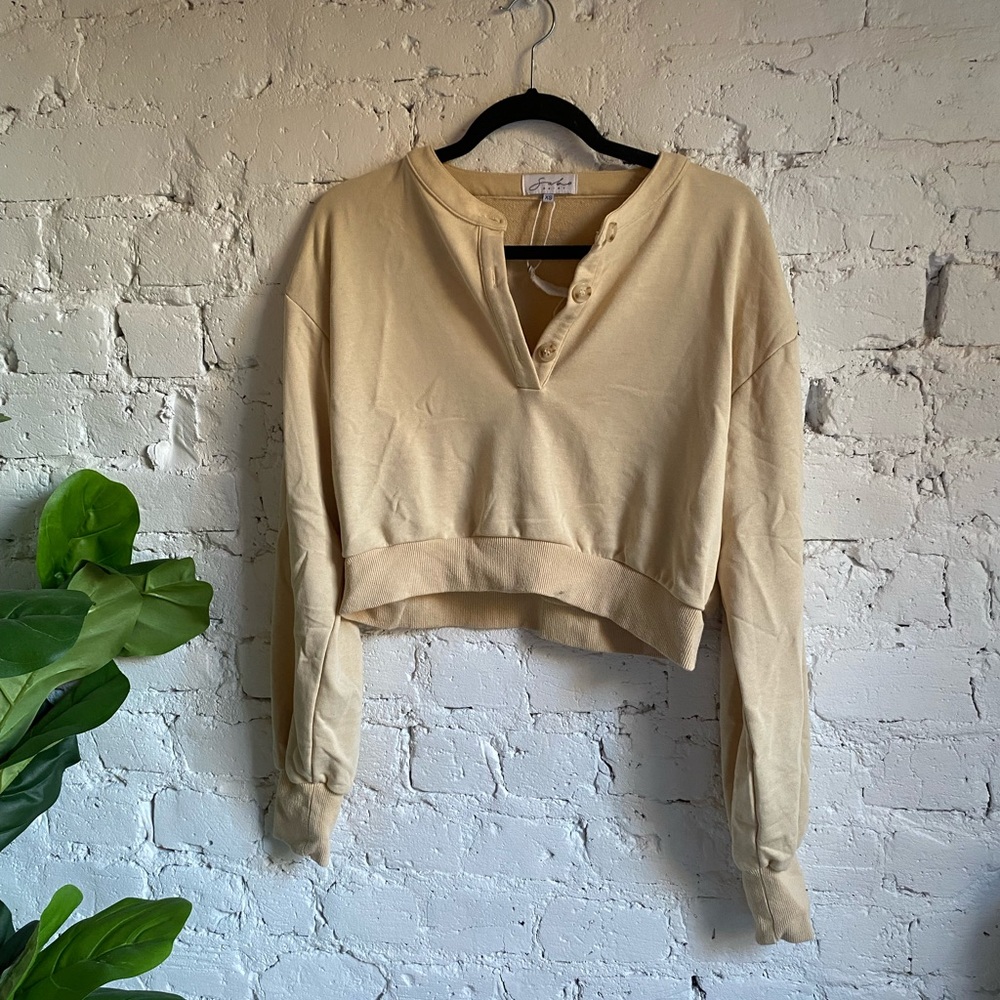 Cropped Sabo Skirt Sweater with Buttoned Collar